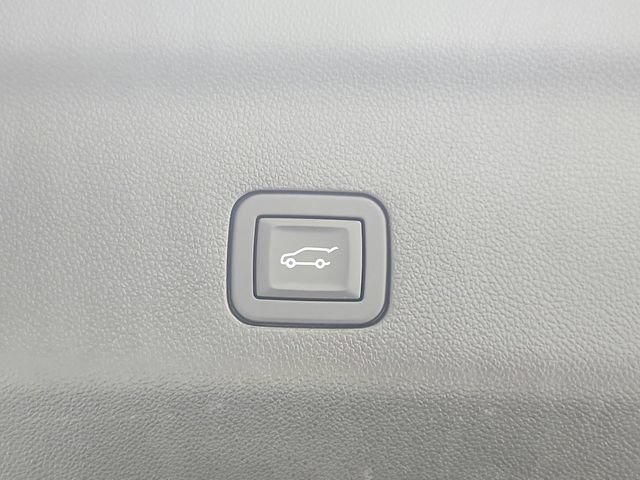 Used 2025 GMC Yukon Denali RWD image 49