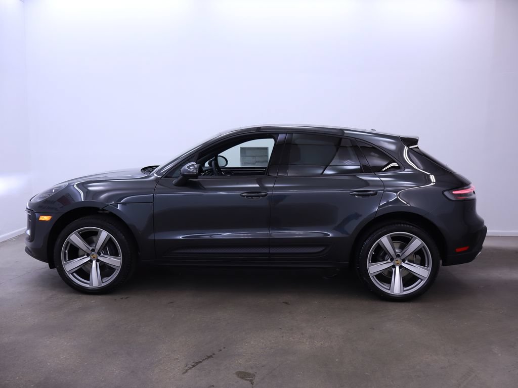 Used 2025 Porsche Macan AWD/4WD image 2