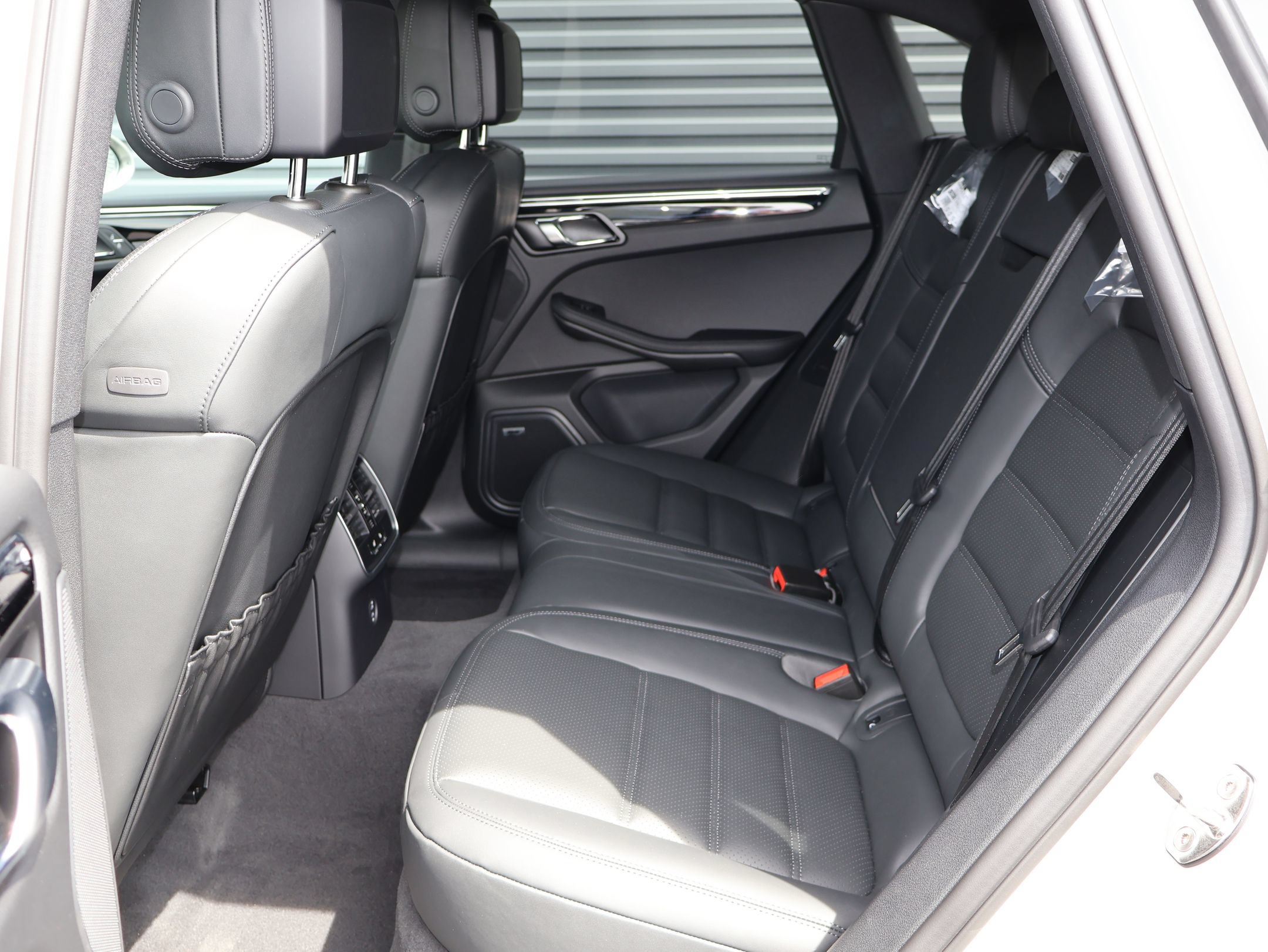 New 2026 Porsche Macan Turbo AWD/4WD image 26