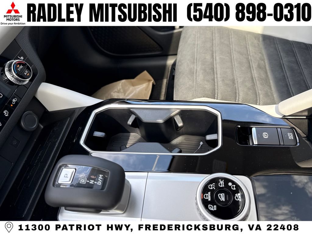 New 2026 Mitsubishi Outlander AWD image 11