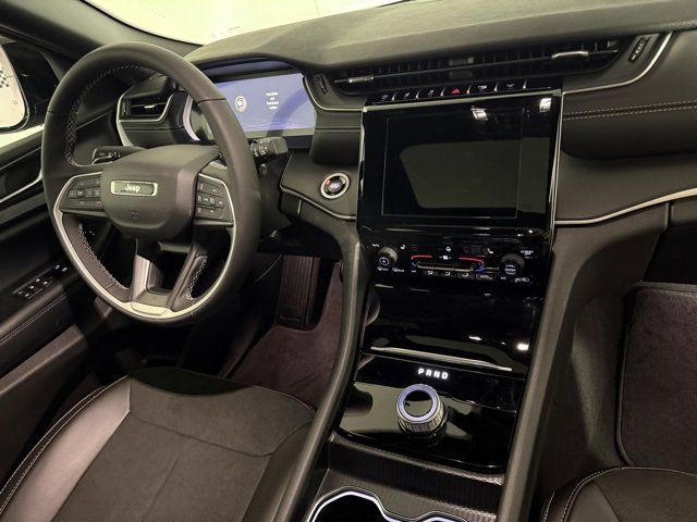 New 2025 Jeep Grand Cherokee L Altitude image 12