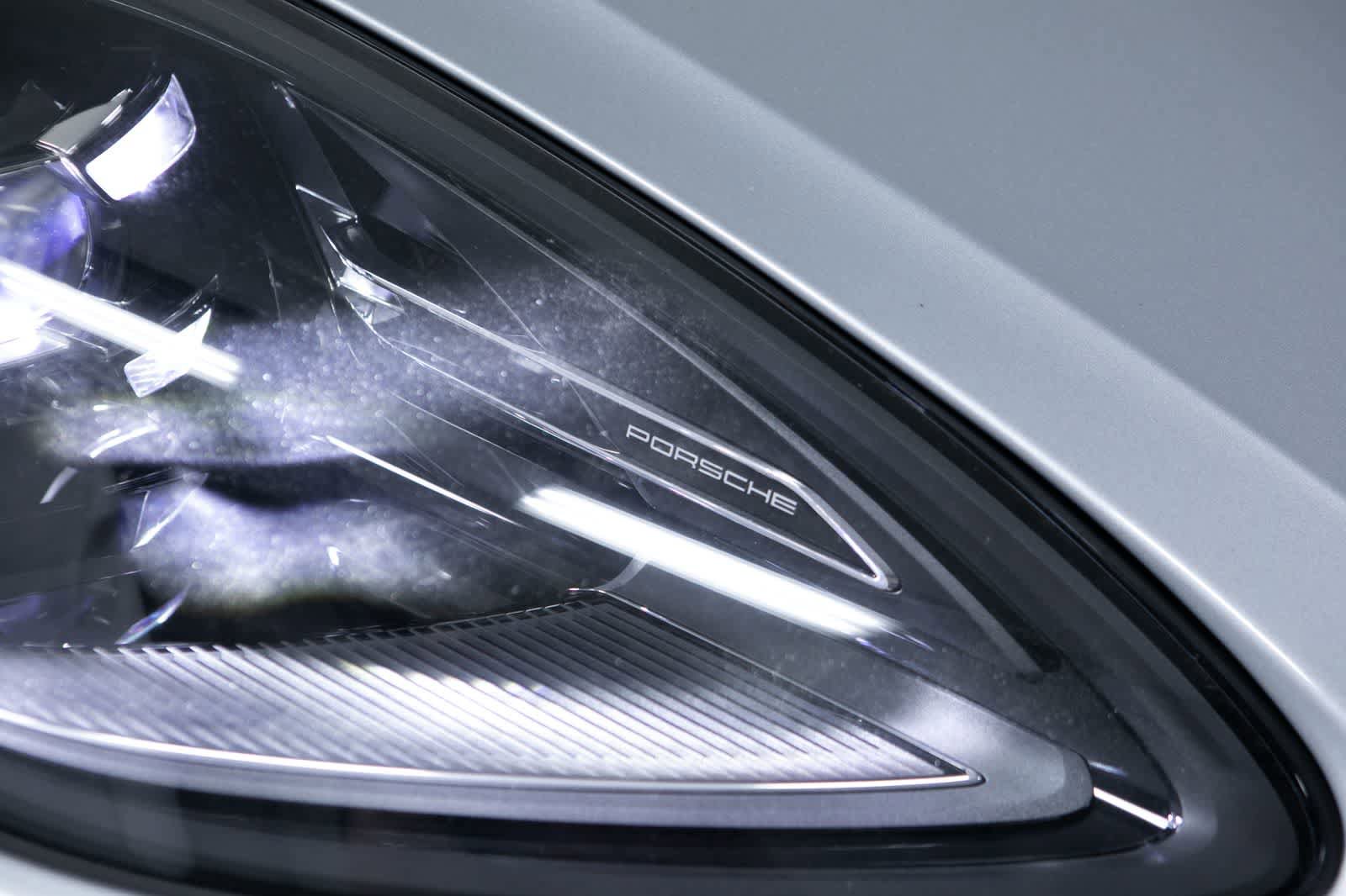 Certified 2024 Porsche Macan AWD/4WD image 16