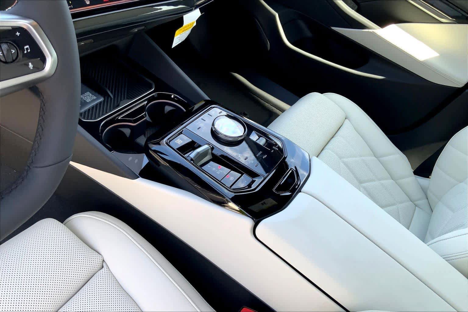 New 2026 BMW 550e xDrive AWD/4WD image 7