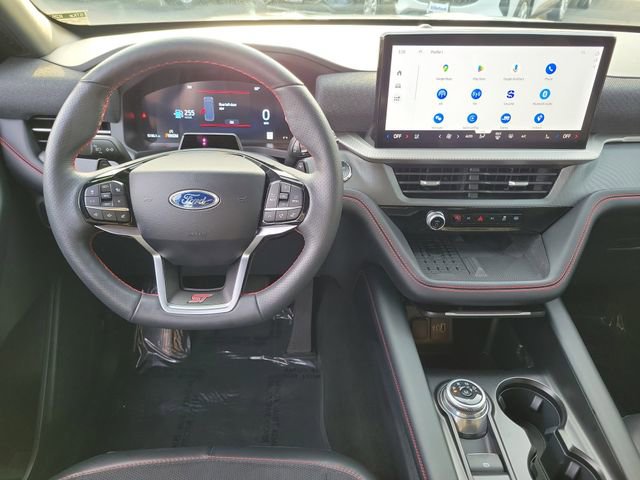 Used 2025 Ford Explorer ST image 4