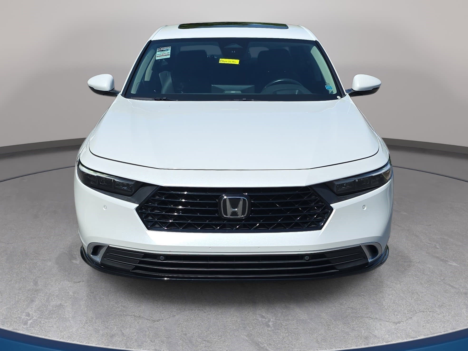 Used 2023 Honda Accord Touring image 2