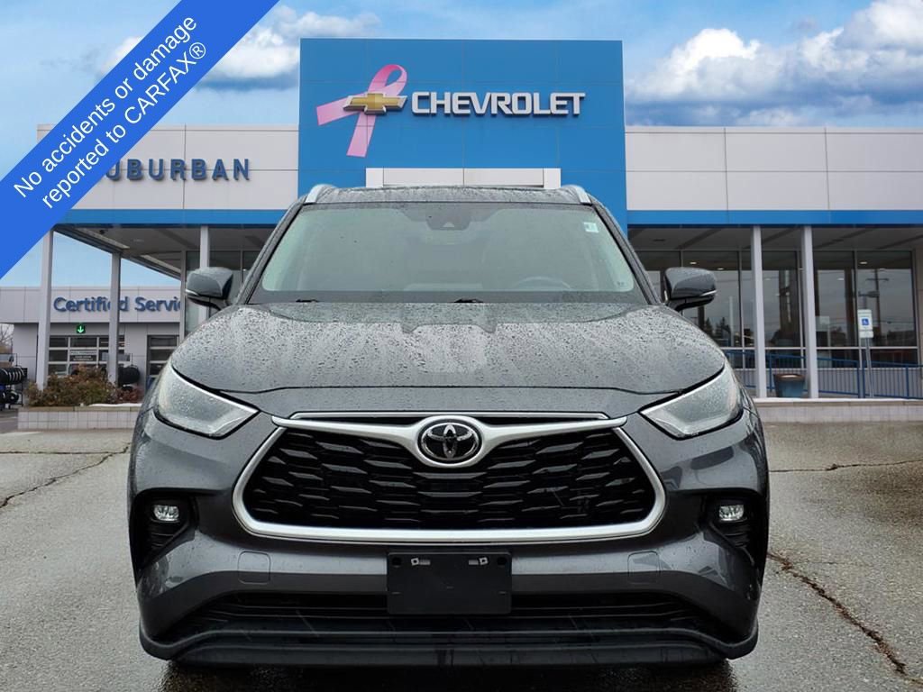 Used 2023 Toyota Highlander XLE image 2