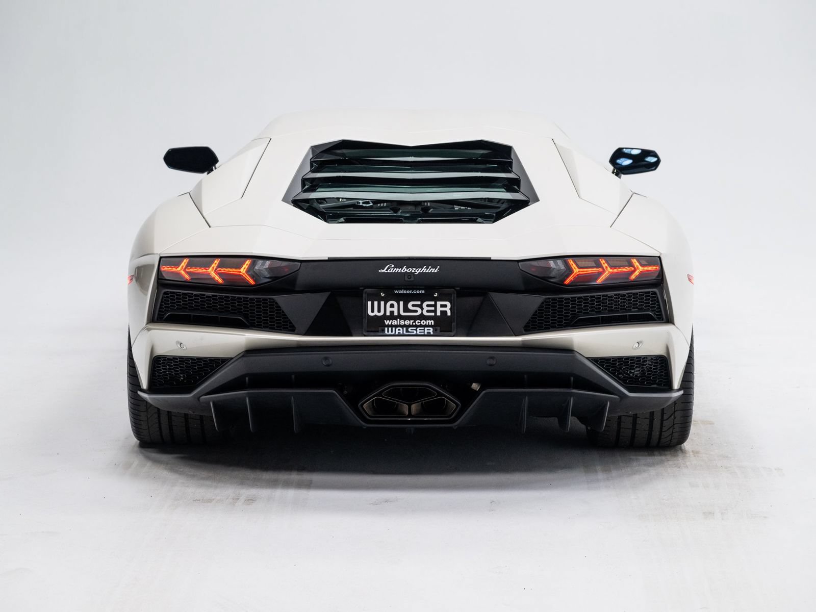 Used 2018 Lamborghini Aventador S AWD/4WD image 4