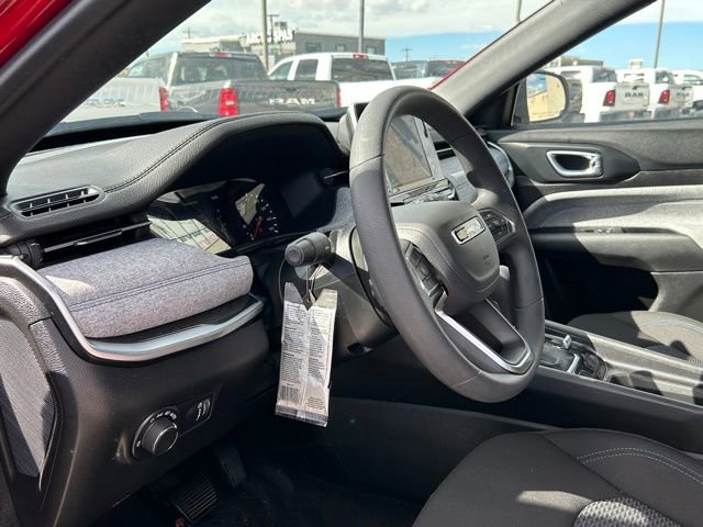 Used 2025 Jeep Compass Sport image 18