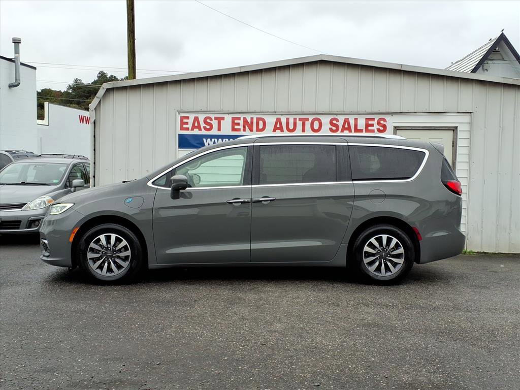 Used 2021 Chrysler Pacifica Touring-L image 2