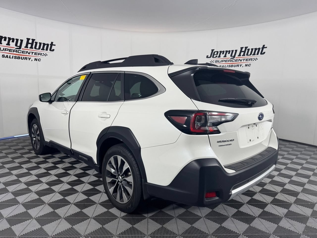 Used 2023 Subaru Outback Limited AWD/4WD image 9
