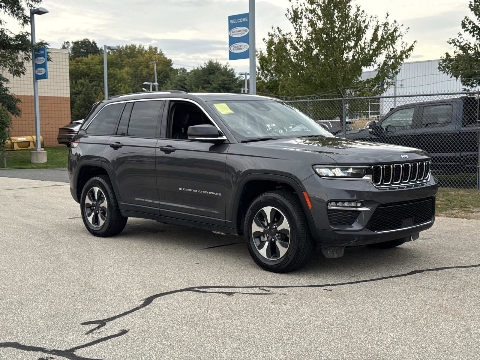 Used 2024 Jeep Grand Cherokee Limited 4xe image 3