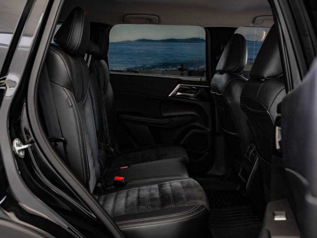 Used 2024 Mitsubishi Outlander SE image 43