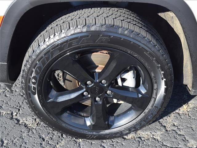 Used 2023 Jeep Grand Cherokee L Laredo image 40