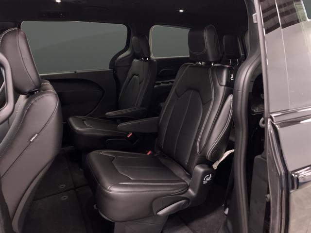 New 2026 Chrysler Pacifica Select w/ S Appearance Package image 28