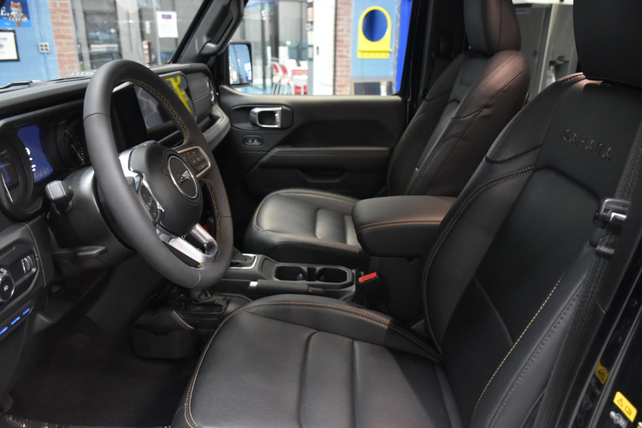 Used 2024 Jeep Wrangler Unlimited Sahara w/ Technology Group image 25