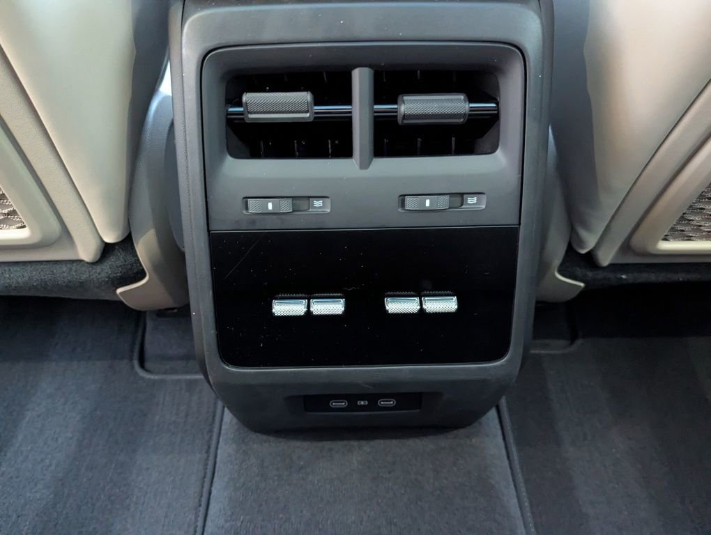 Certified 2025 Porsche Macan Electric image 33