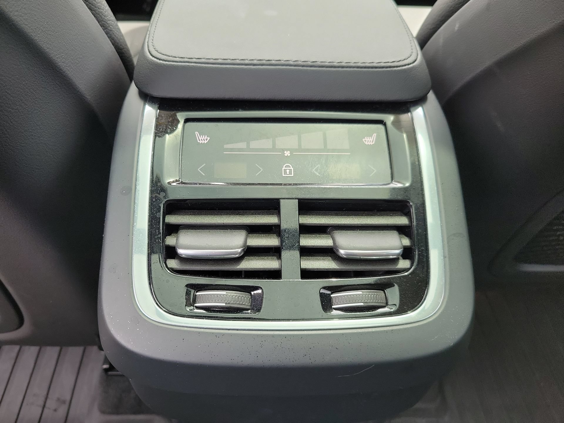 Used 2024 Volvo XC90 B6 Plus AWD/4WD image 21
