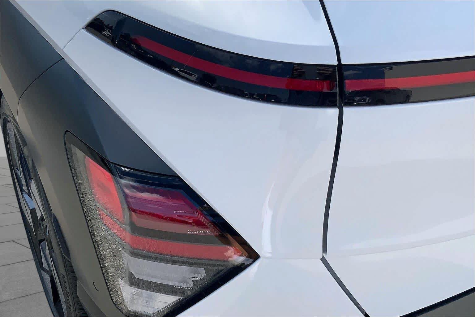 Used 2024 Hyundai Kona Limited FWD image 28