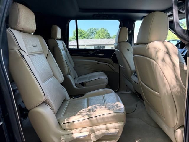 Used 2023 Cadillac Escalade ESV Premium Luxury AWD/4WD image 25
