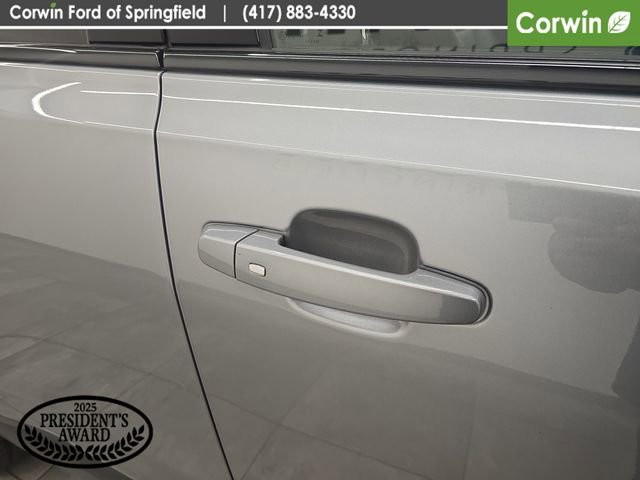 Used 2023 GMC Acadia AT4 AWD/4WD image 8