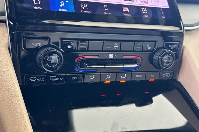 New 2025 Jeep Grand Cherokee Limited image 18