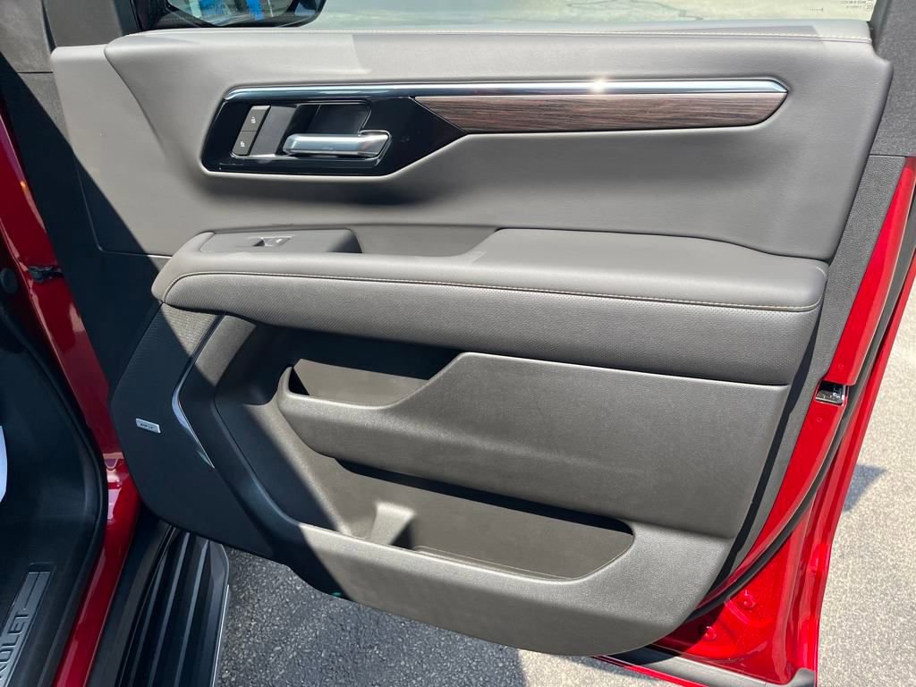 New 2025 Chevrolet Tahoe Premier w/ Sun And Tow Package image 31