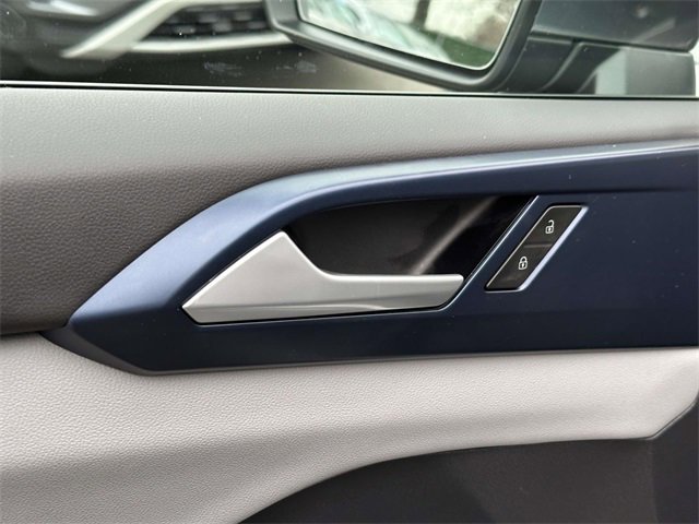 Certified 2022 Volkswagen Taos SE w/ Panoramic Sunroof Package image 14