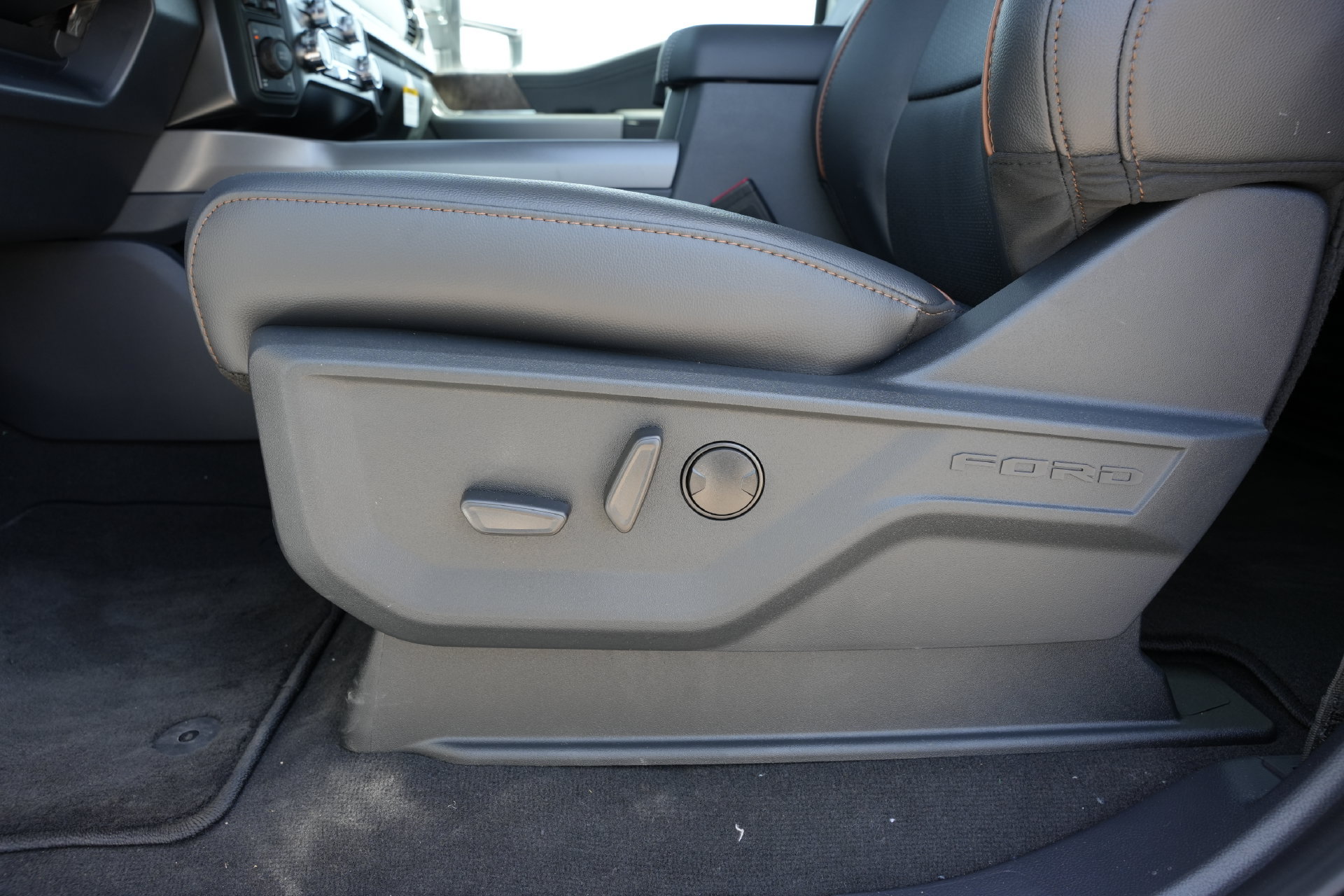 New 2026 Ford F350 Lariat w/ FX4 Off-Road Package AWD/4WD image 18