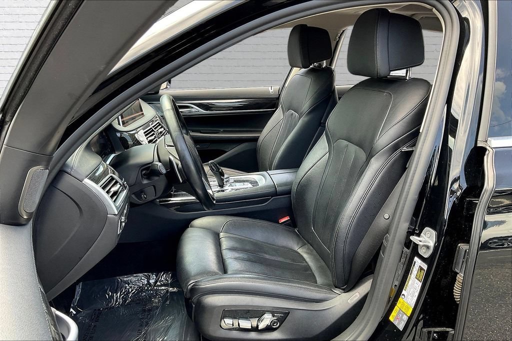 Used 2020 BMW 745e xDrive AWD/4WD image 20