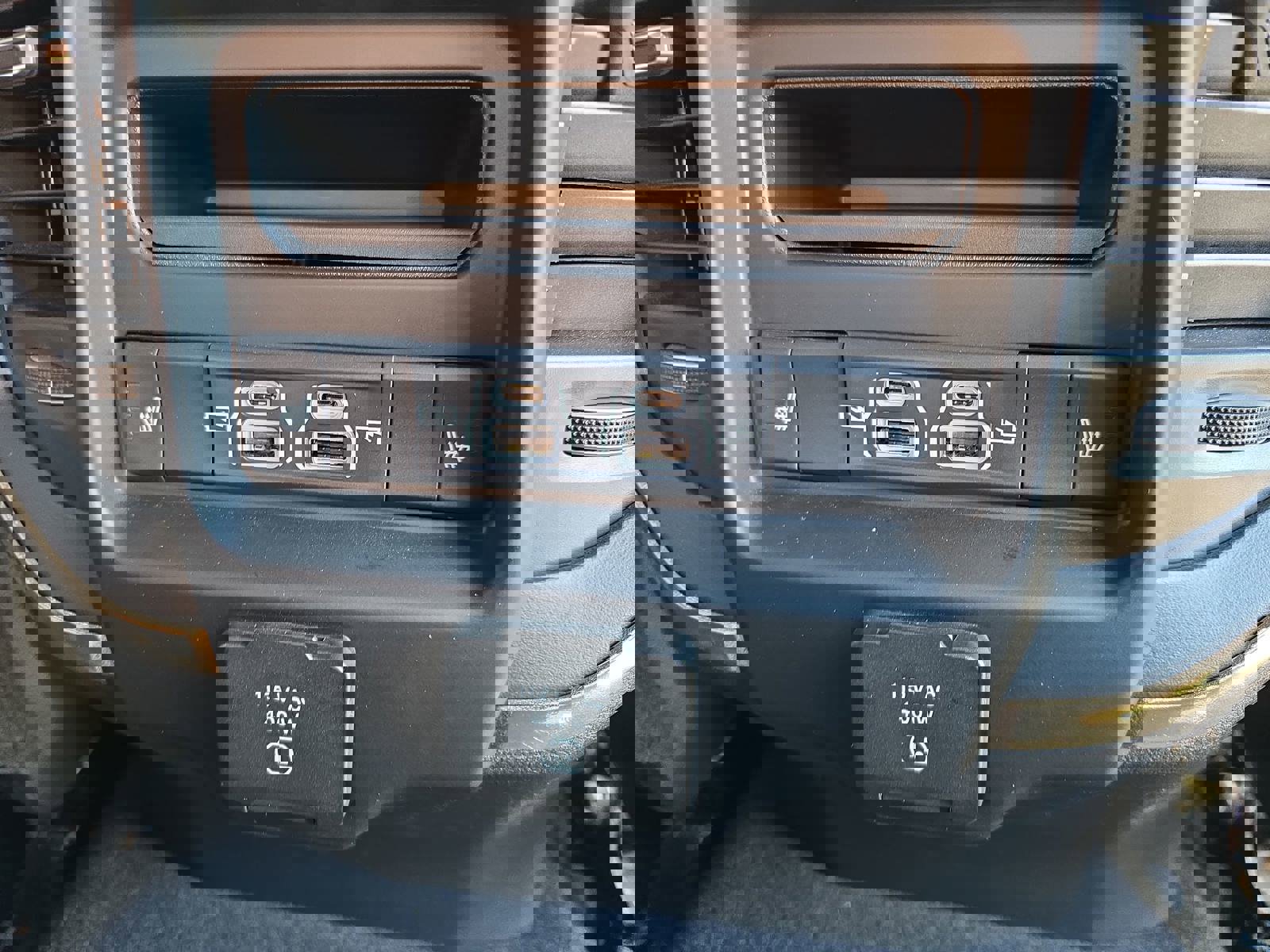 Used 2024 RAM 2500 Limited w/ Safety Group image 13