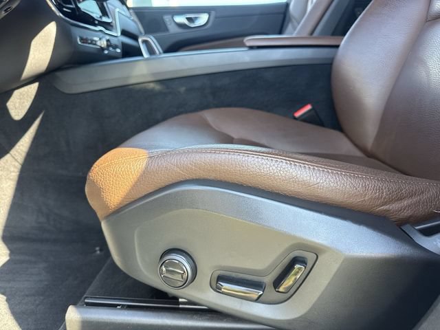 Used 2022 Volvo XC60 B5 Momentum w/ Protection Package Premier FWD image 12