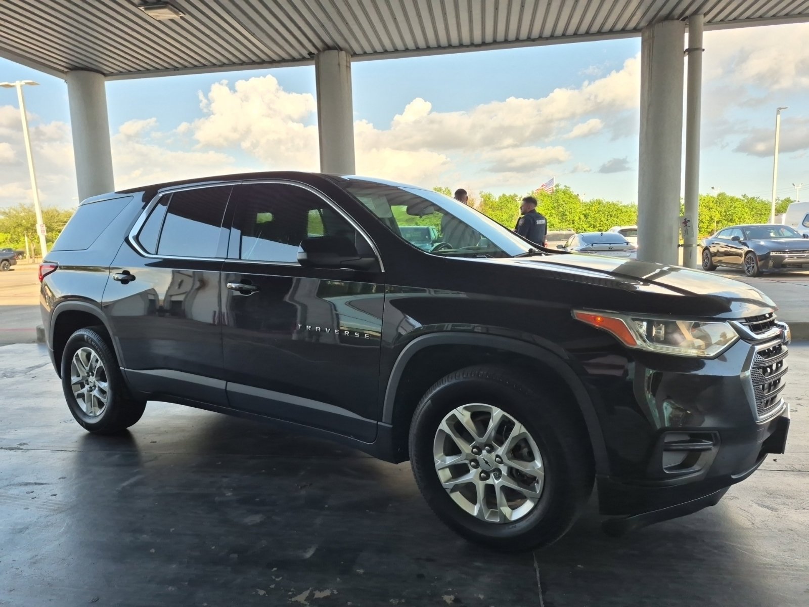 Used 2021 Chevrolet Traverse LS FWD image 4