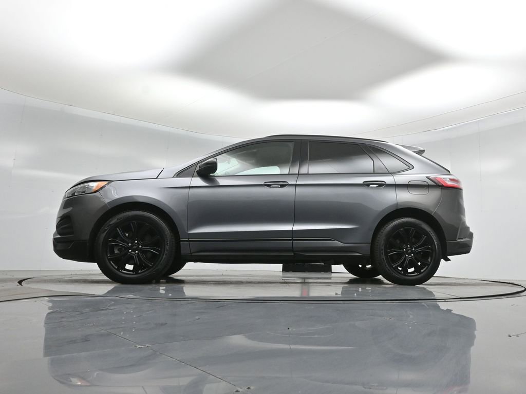 Certified 2022 Ford Edge SE w/ Black Appearance Package image 8