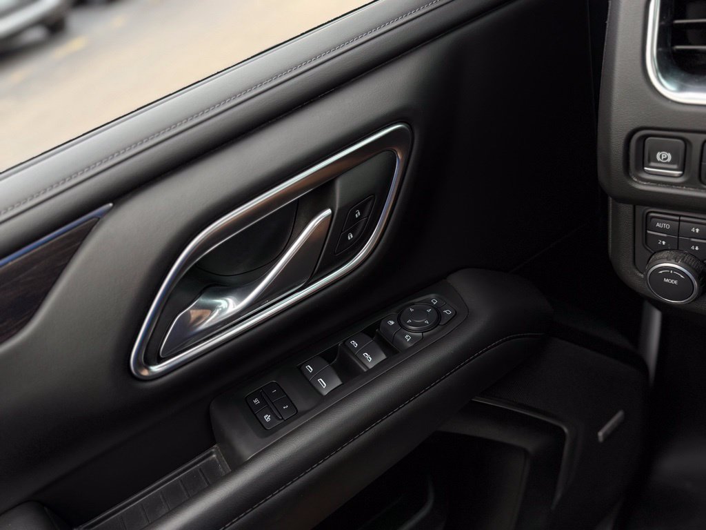 Used 2024 Chevrolet Tahoe Z71 w/ Luxury Package AWD/4WD image 35