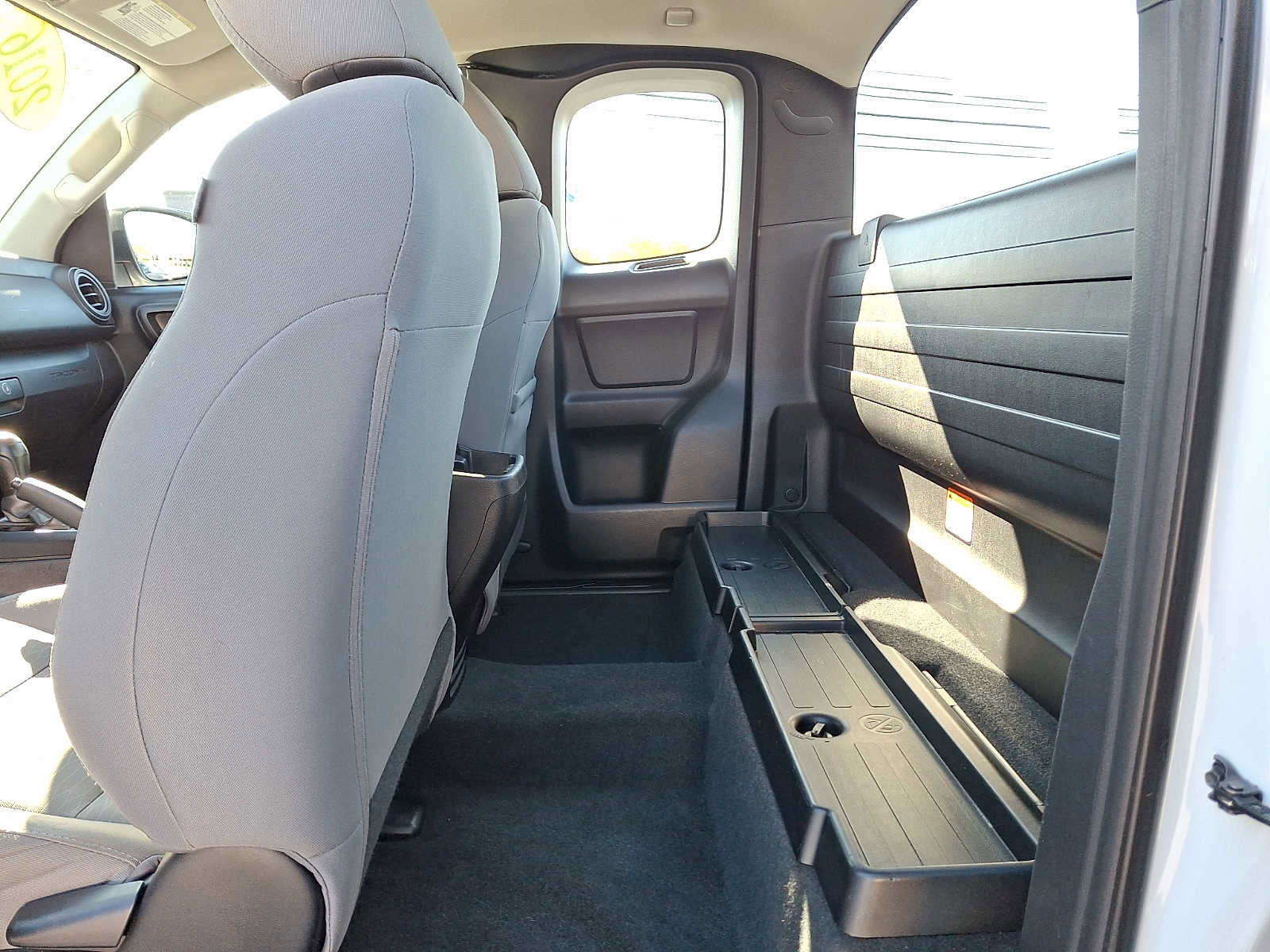 Used 2016 Toyota Tacoma SR image 10