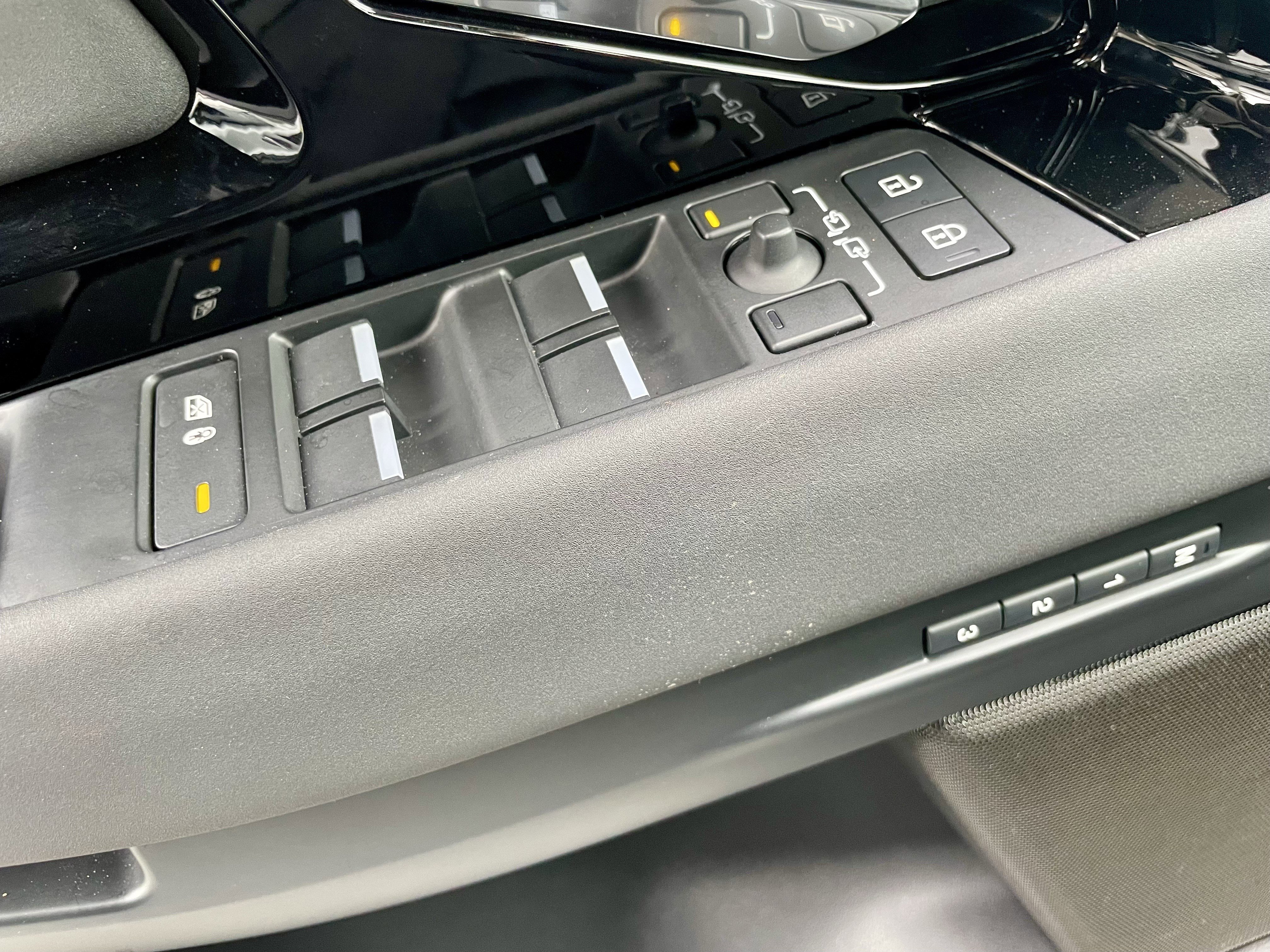 Certified 2024 Land Rover Range Rover Evoque Dynamic SE image 11