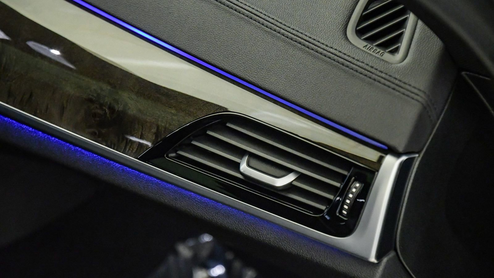 Used 2020 BMW M550i xDrive w/ Executive Package image 17