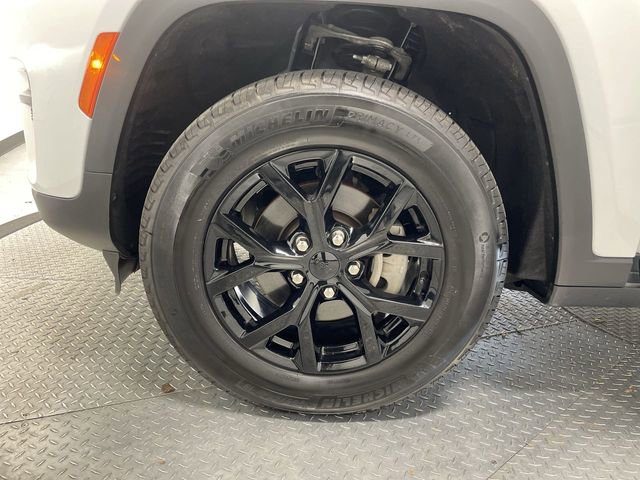 Used 2024 Jeep Grand Cherokee Altitude AWD/4WD image 10