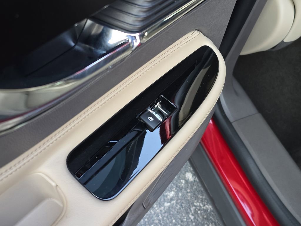 Used 2021 Lincoln Corsair FWD image 11