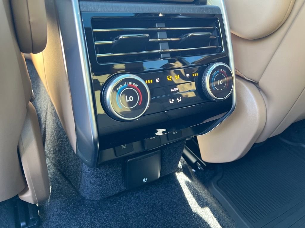 New 2025 Land Rover Range Rover SE image 30