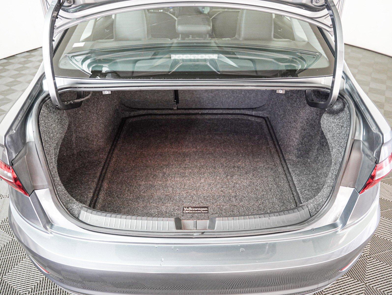 Used 2019 Volkswagen Jetta SEL Premium image 8