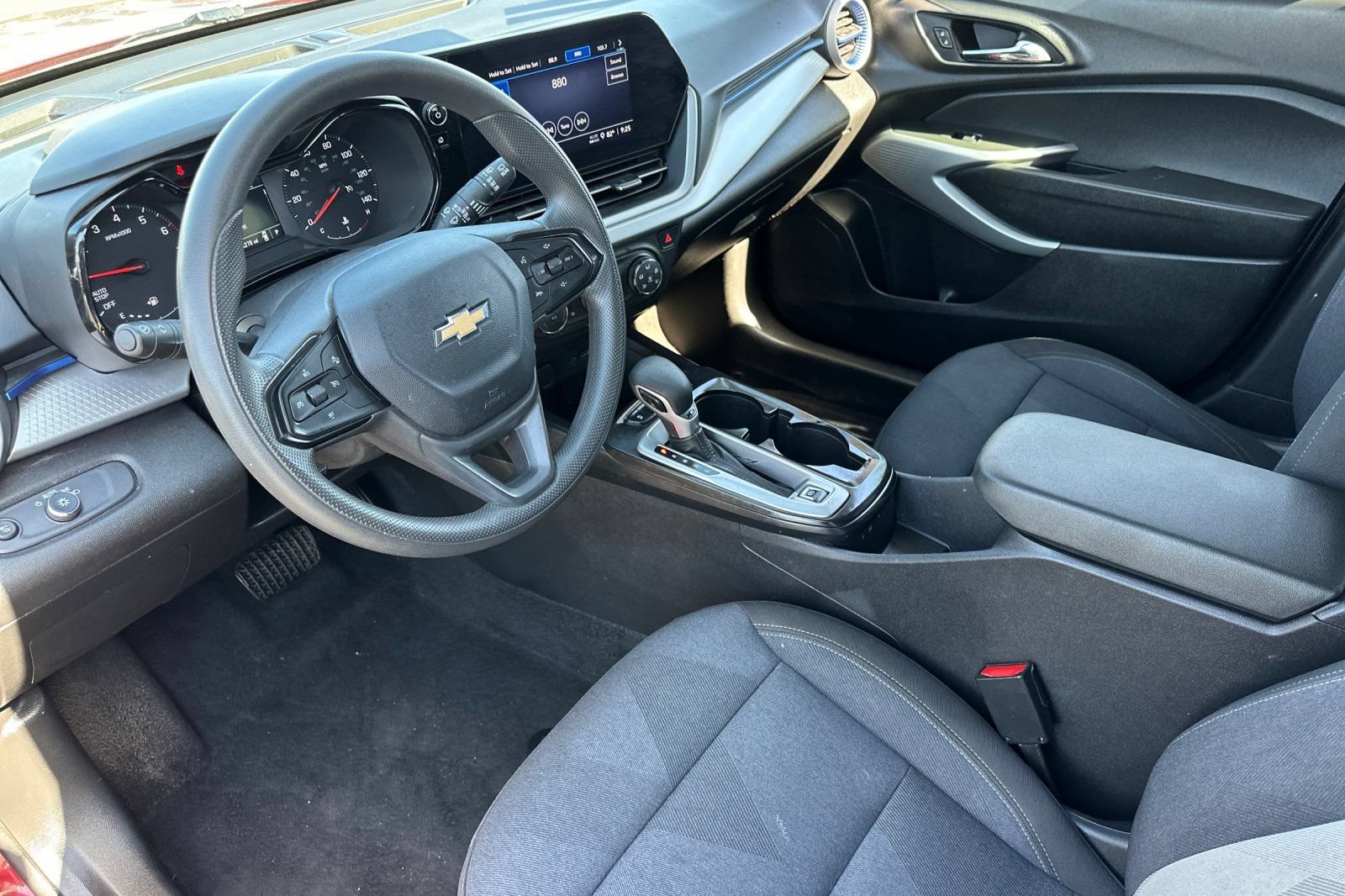 Used 2024 Chevrolet Trax LS w/ LS Convenience Package FWD image 11
