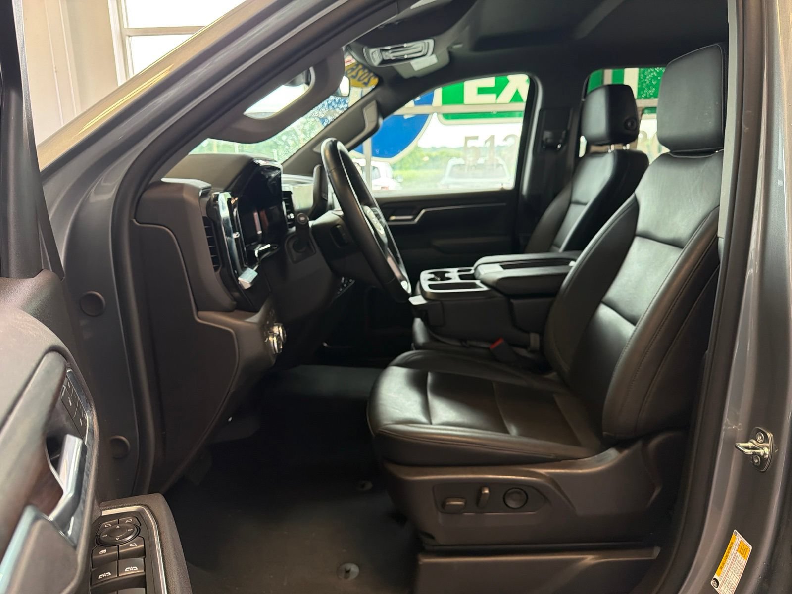 Used 2026 GMC Sierra 1500 SLT AWD/4WD image 15