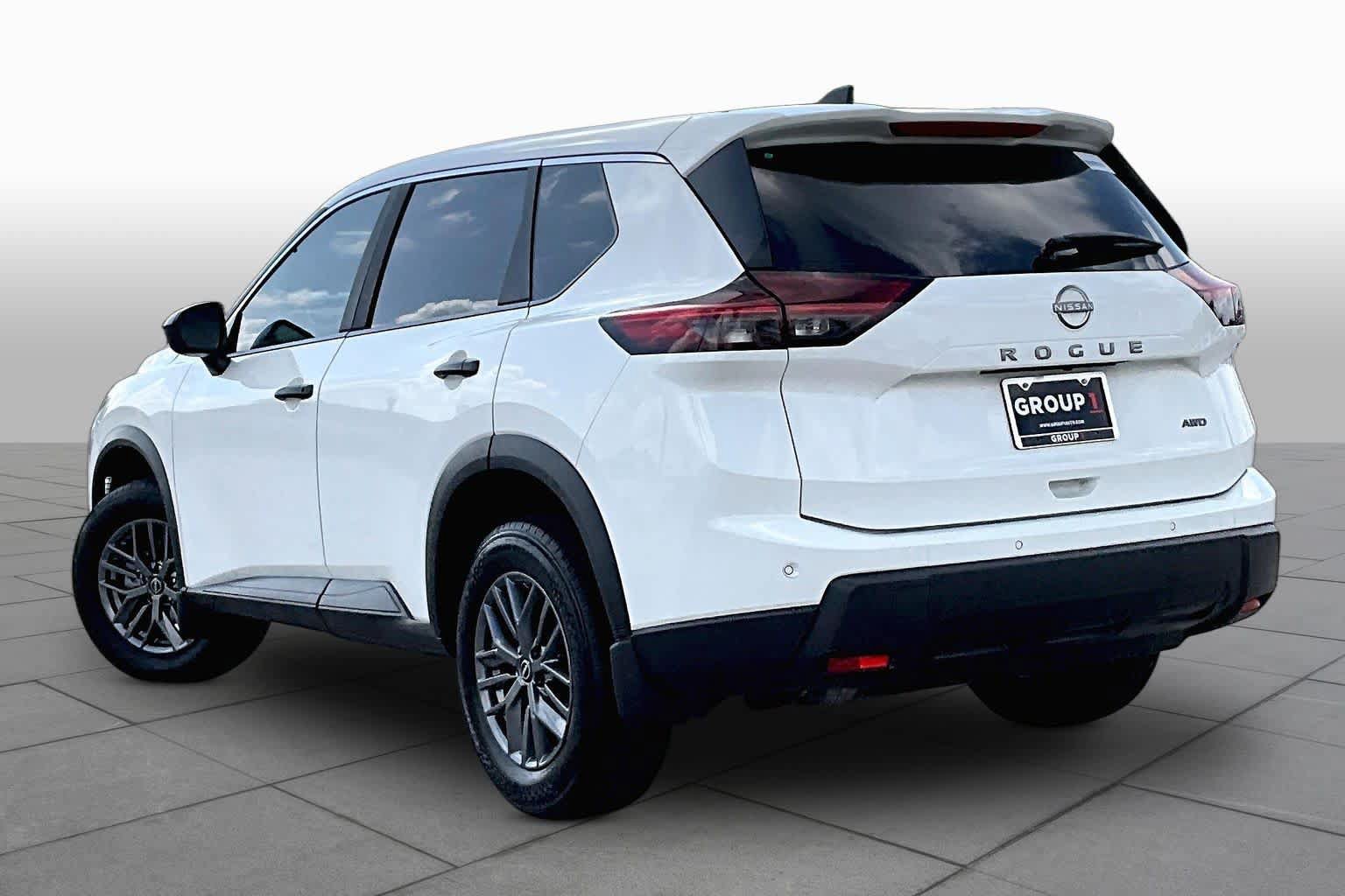 Used 2026 Nissan Rogue S AWD/4WD image 12
