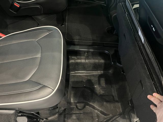 New 2026 Chrysler Pacifica Limited image 23