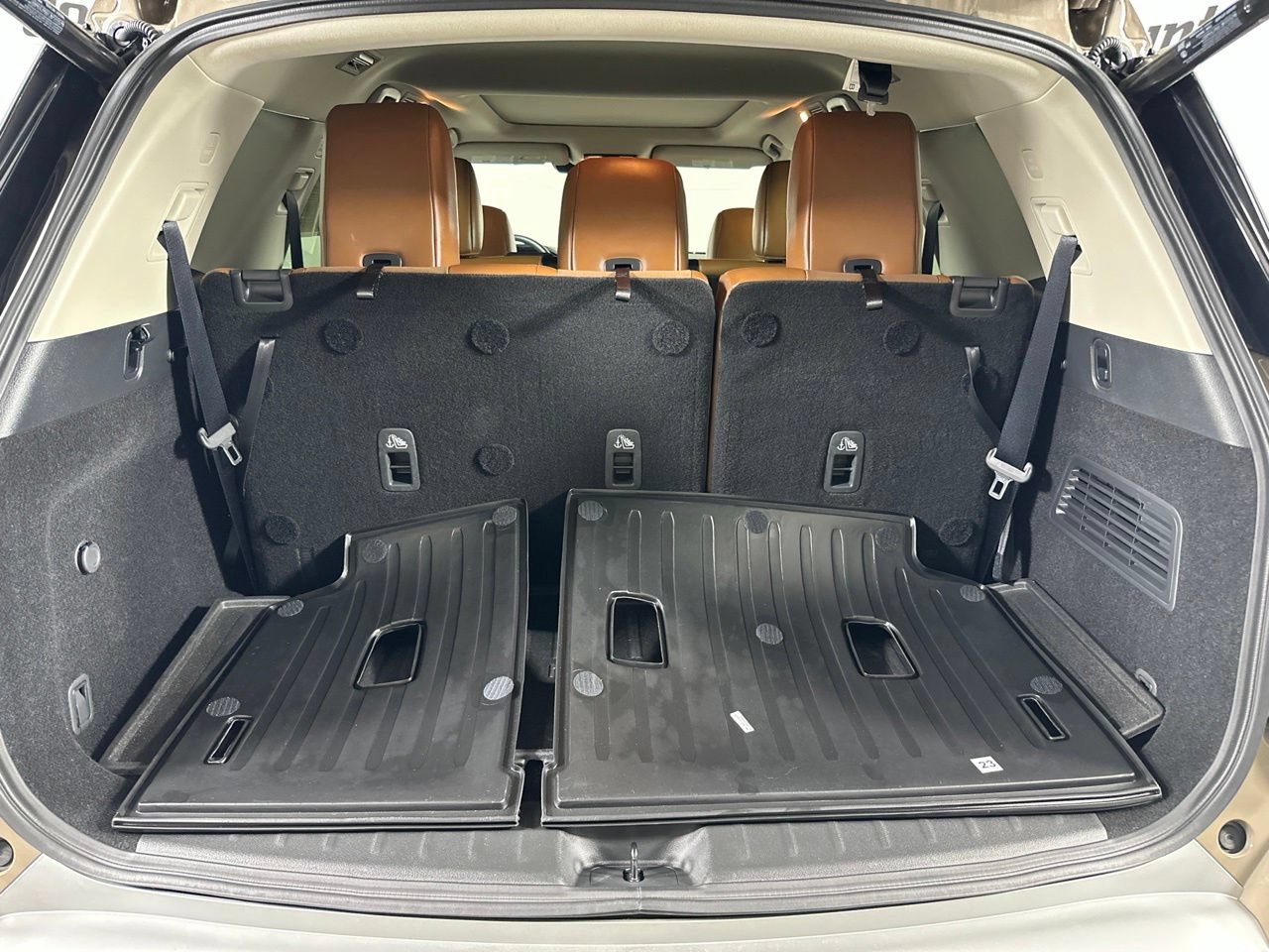 Used 2025 Nissan Pathfinder Platinum w/ Cargo Package FWD image 33