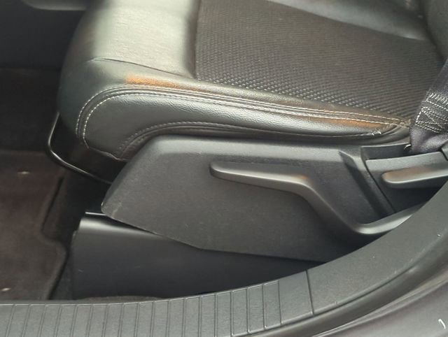 Used 2017 Jeep Compass Latitude FWD image 18