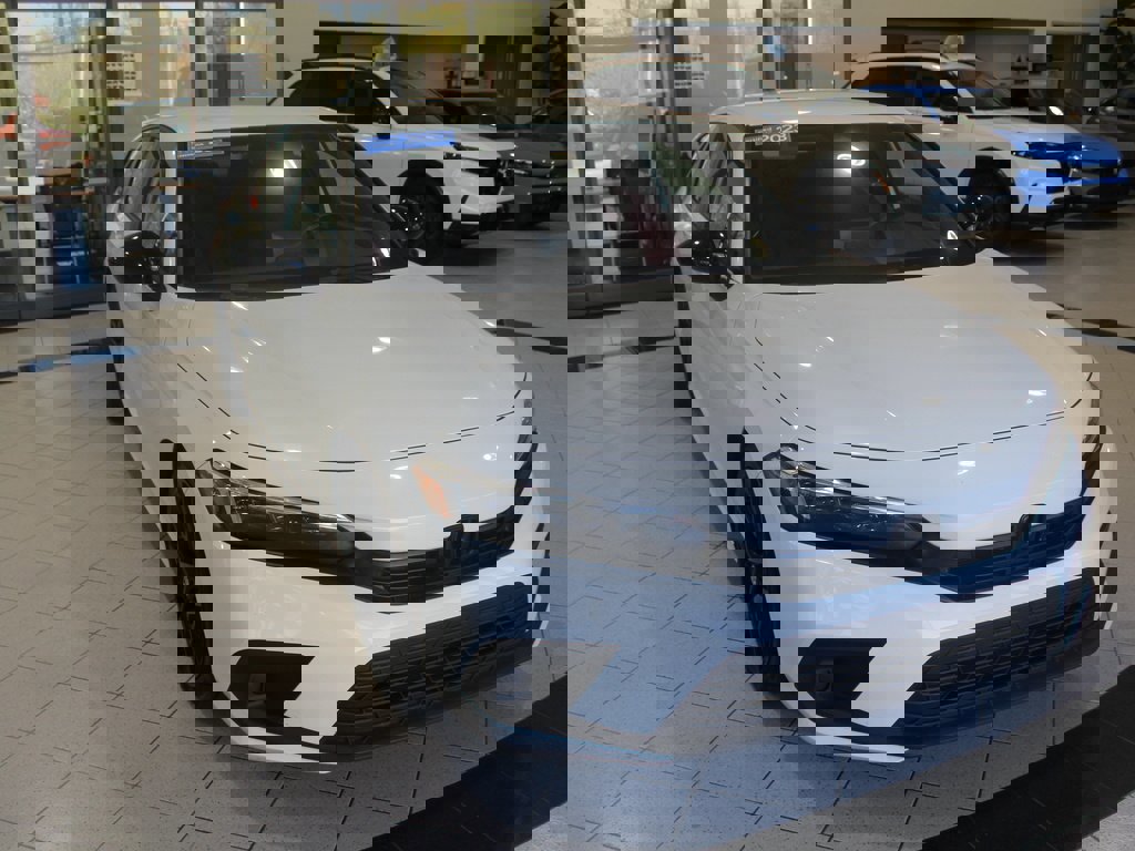 Used 2023 Honda Civic Sport image 3