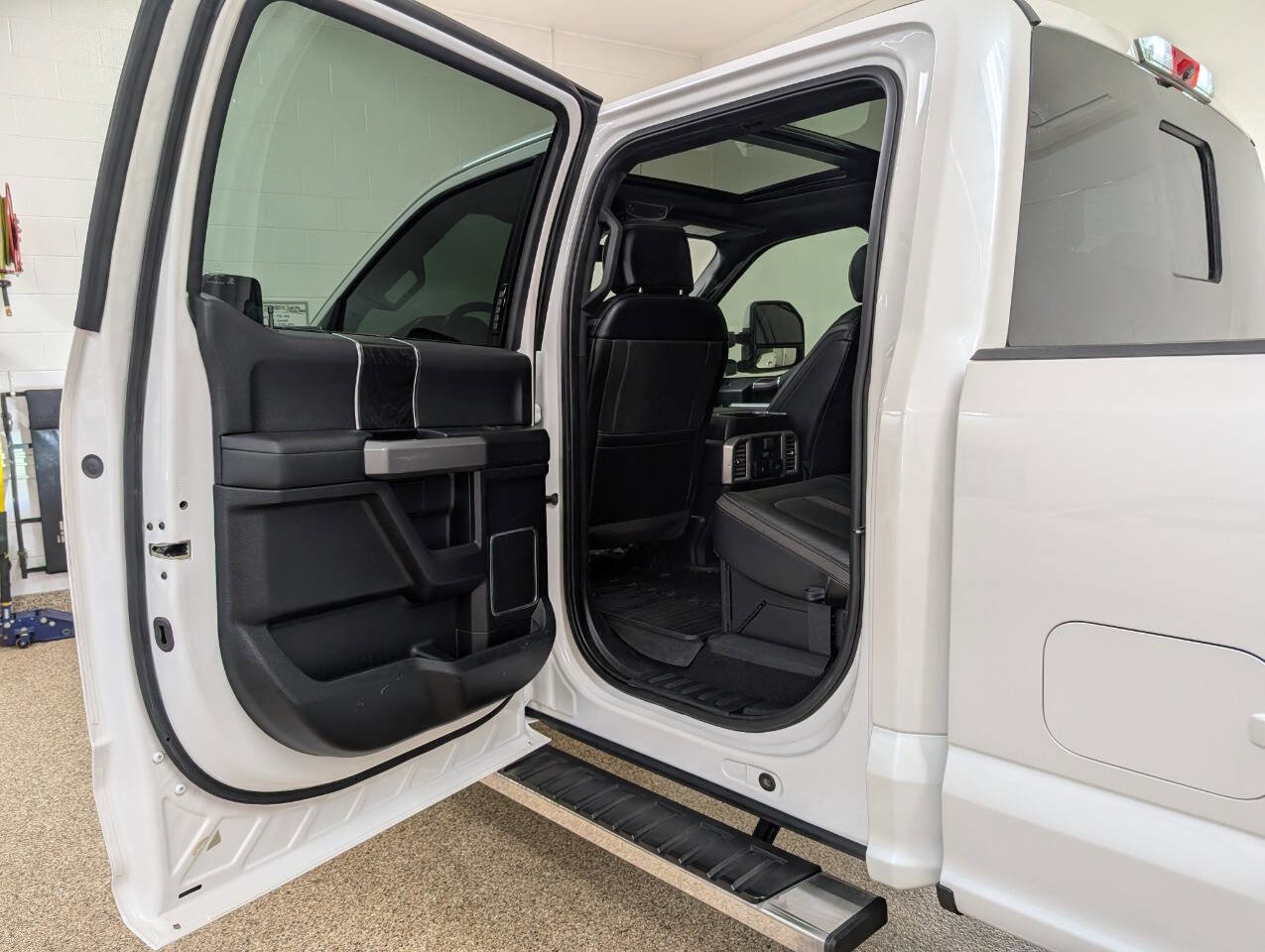 Used 2019 Ford F250 Platinum w/ Platinum Ultimate Package image 14