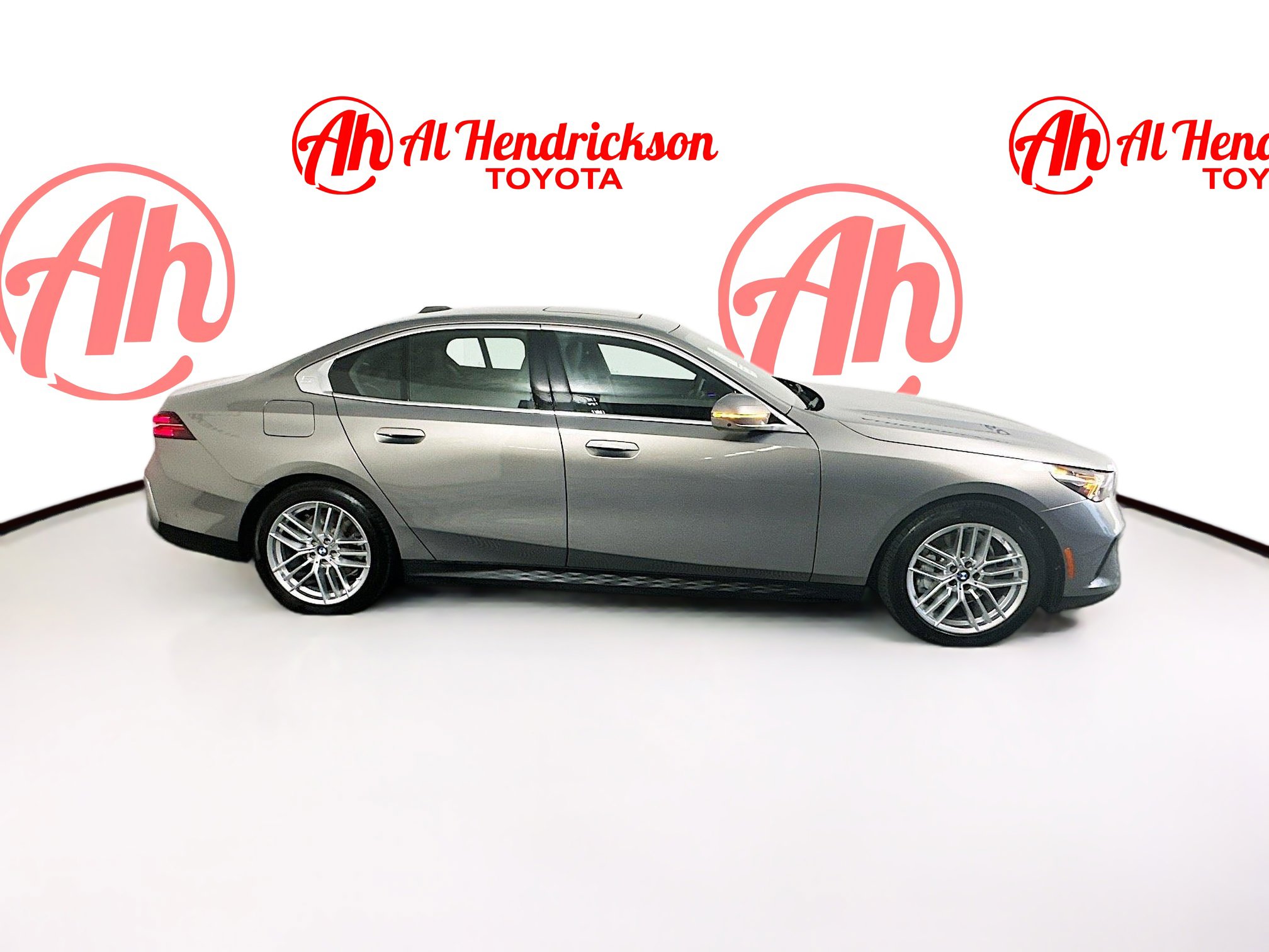 Used 2025 BMW 530i image 2
